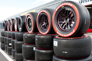 Firestone_tires_2011_Indy_Japan_300